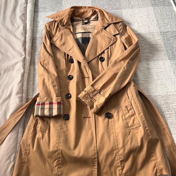 Burberry Classic Beige Trench Coat for Women - Picture 3 of 4